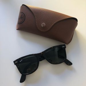 Ray Ban Classic Women’s Wayfarers